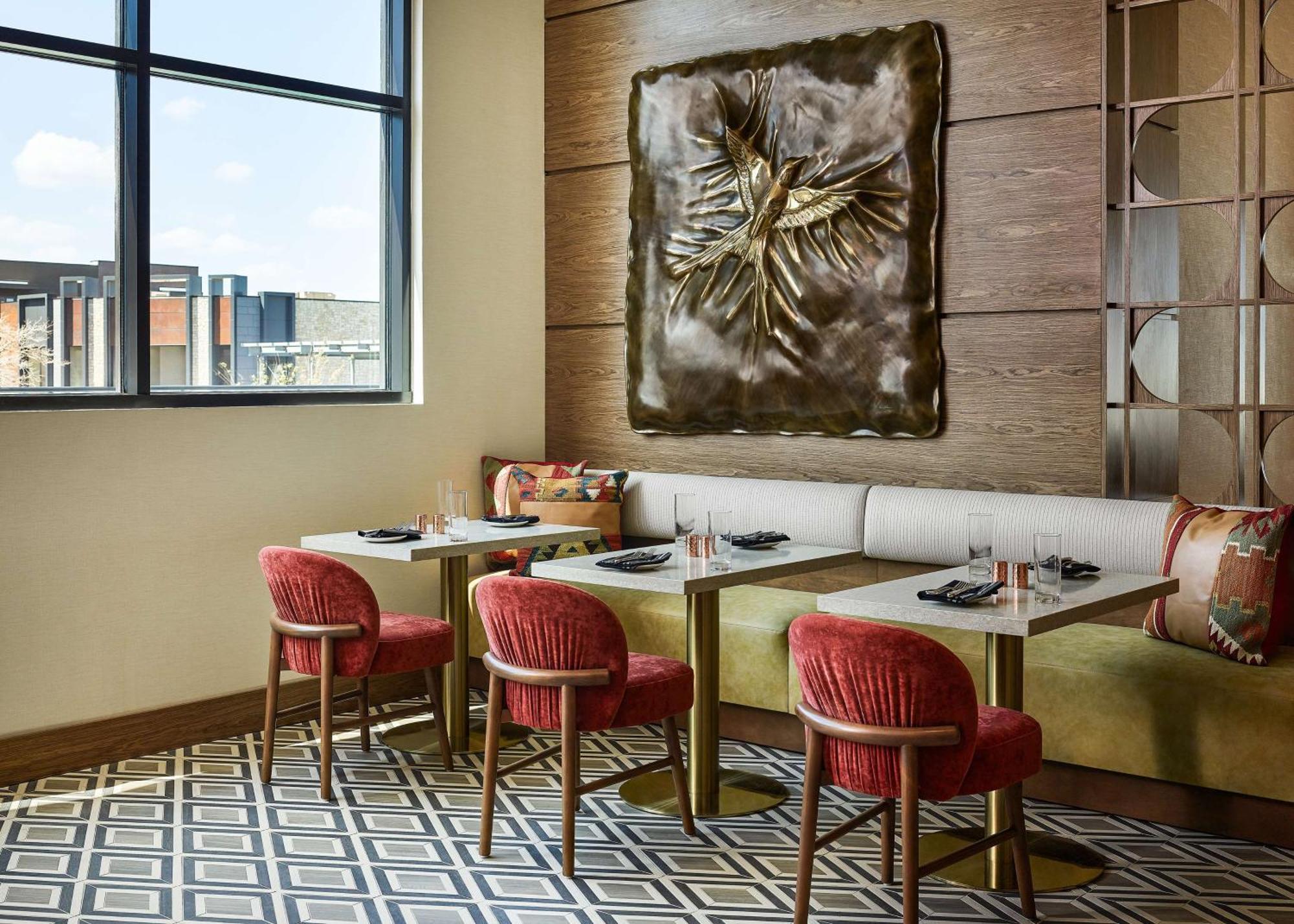 Lively Hotel On Oak Oklahoma City, Tapestry By Hilton Екстериор снимка