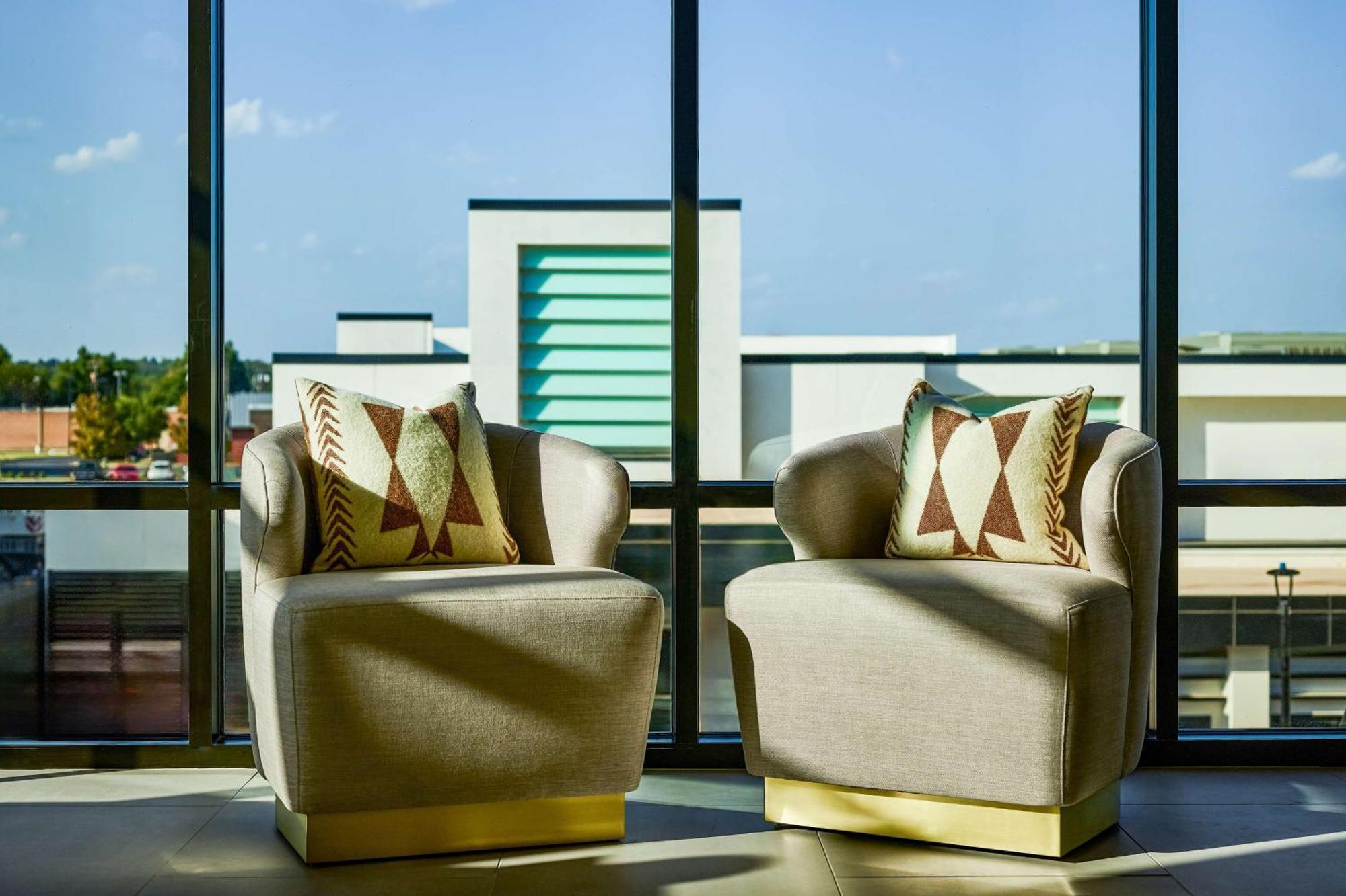 Lively Hotel On Oak Oklahoma City, Tapestry By Hilton Екстериор снимка