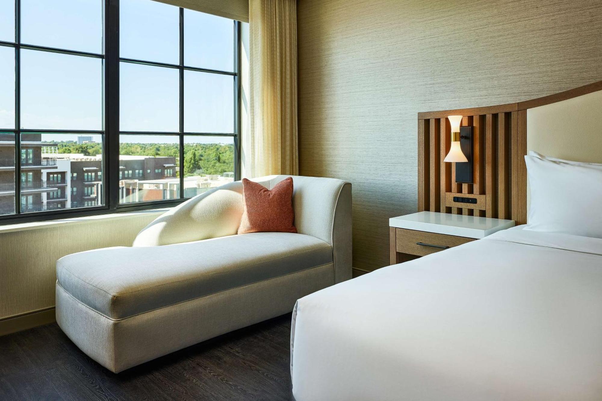 Lively Hotel On Oak Oklahoma City, Tapestry By Hilton Екстериор снимка